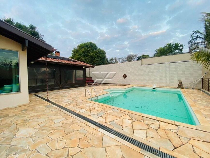 Casa em condomínio à venda com 3 dormitórios no Recreio das Águas Claras.