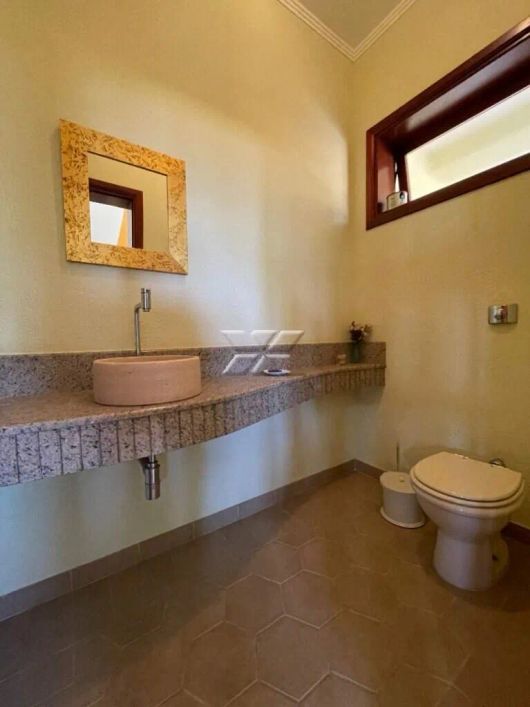 Casa em condomínio fechado à venda com 5 dormitórios no Residencial Florença.