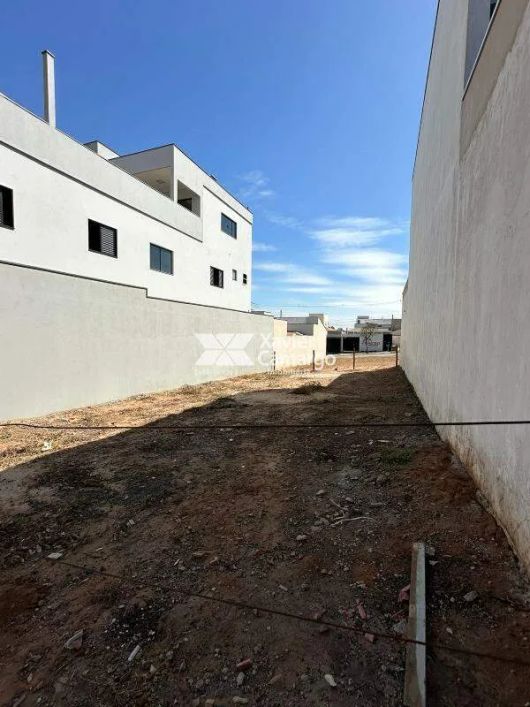Terreno para comprar no bairro Diário Ville