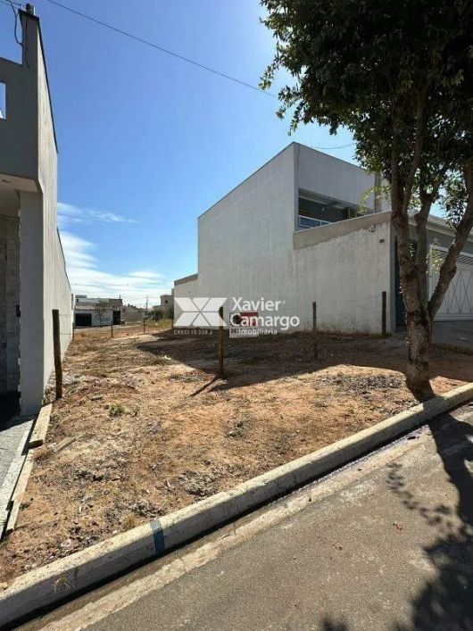 Terreno para comprar no bairro Diário Ville