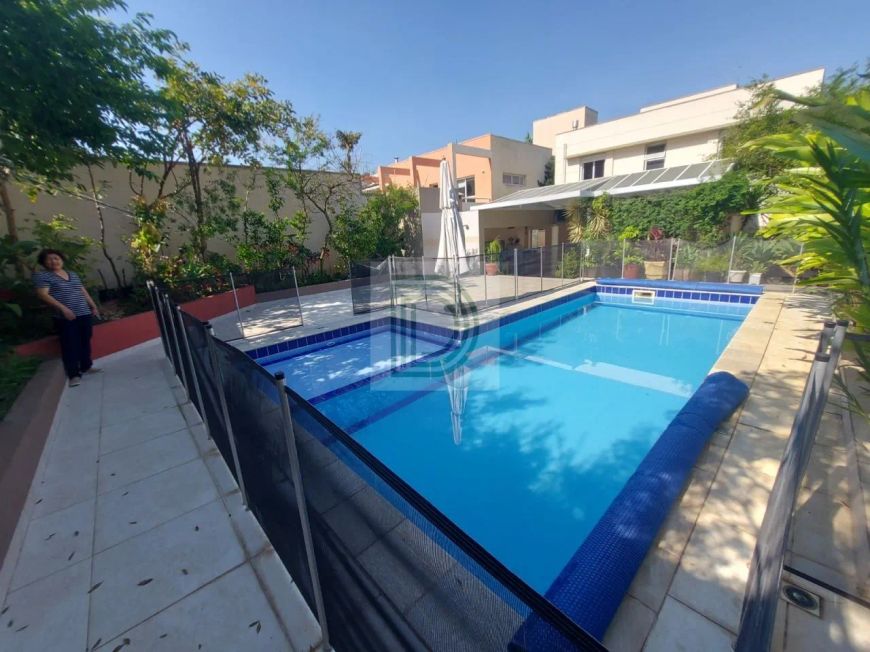 Linda residência à venda no Parque dos Príncipes, com 520m²