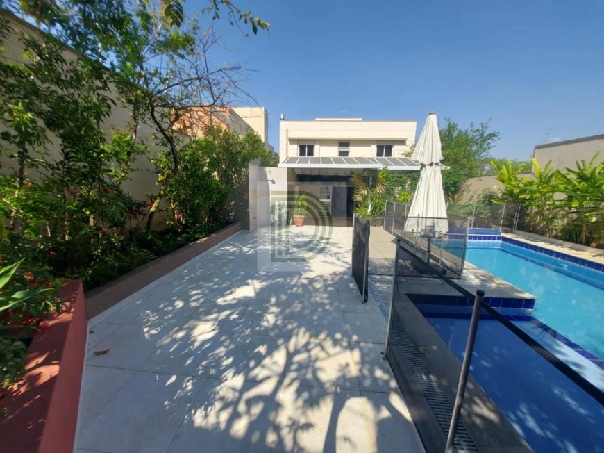 Linda residência à venda no Parque dos Príncipes, com 520m²