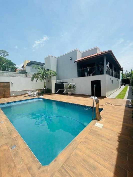 Casa em condomínio à venda com 4 dormitórios no Residencial Florença.