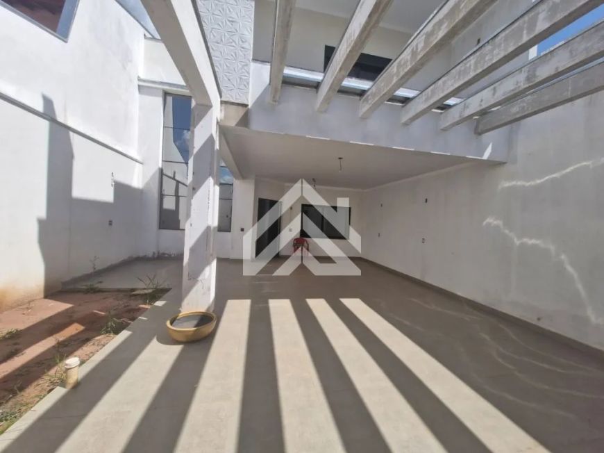 Casa à venda em Diário Ville, Rio Claro - 3 dormitórios, móveis planejados, porcelanato.