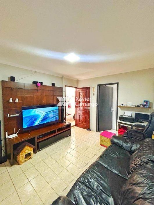 Casa à venda com 03 quartos no Jardim Bandeirantes