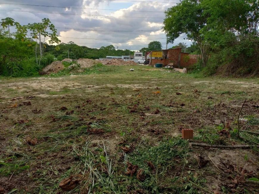 Vende-se terreno na Av Governador José Lindoso ( Antiga Av. das Flores ) / NÃO FINANCIA / NÃO ALUGA