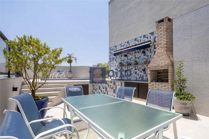 Essa cobertura duplex reformada de 350m² oferece o que há de melhor em conforto e sofisticação. O im