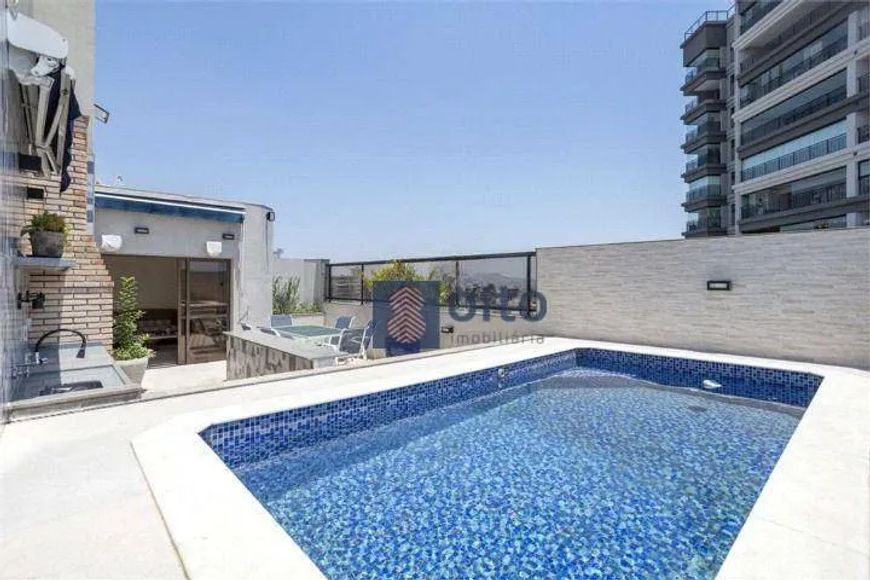 Essa cobertura duplex reformada de 350m² oferece o que há de melhor em conforto e sofisticação. O im