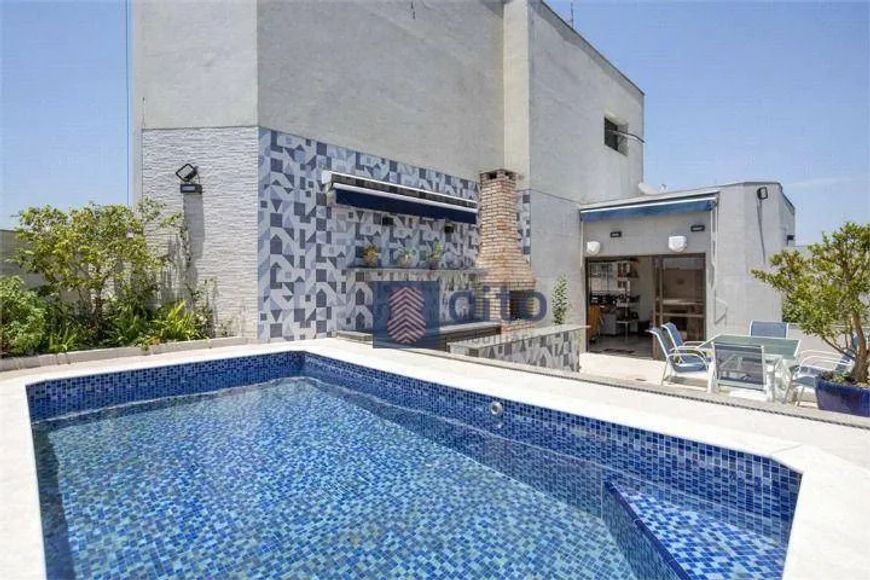 Essa cobertura duplex reformada de 350m² oferece o que há de melhor em conforto e sofisticação. O im