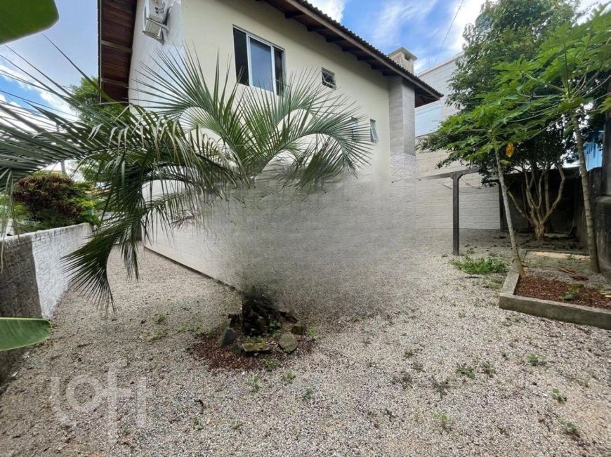 Casa à venda em Pinheira com 120 m², 4 quartos, 3 vagas