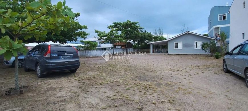 OPORTUNIDADE : Casa à venda com Excelente Terreno na Ponta do Papagaio, Palhoça/SC