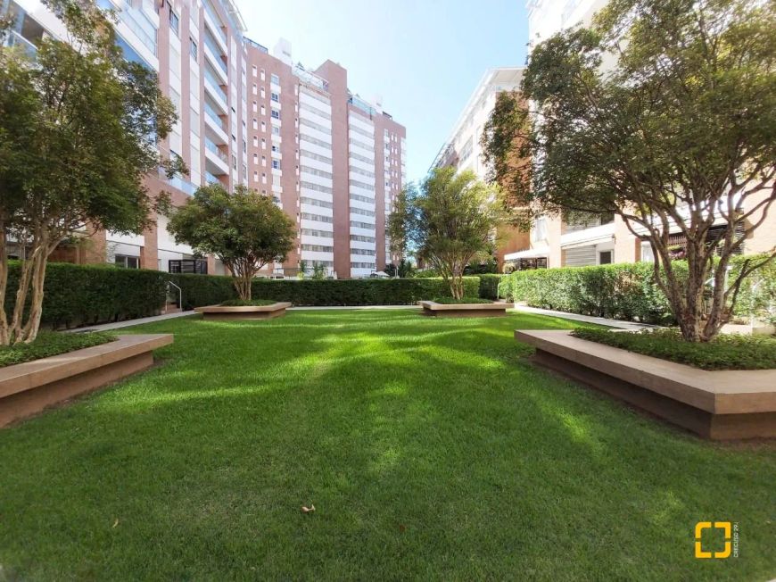 Apartamento mobiliado de 98m² no Passeio Pedra Branca, com 3 dormitórios e 2 vagas