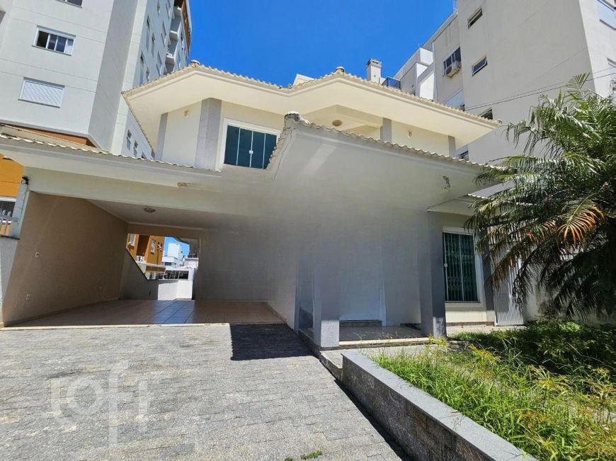 Casa à venda em Pagani com 242 m², 4 quartos, 1 suíte, 4 vagas
