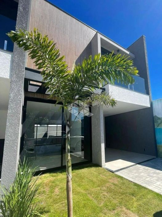 Sobrado á venda no Residencial Vila do Papagaio, casa 16.