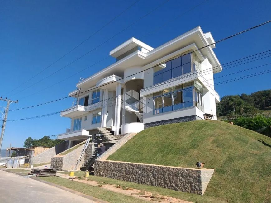 CASA COM 4 QUARTOS E 3 SUITES NA PEDRA BRANCA