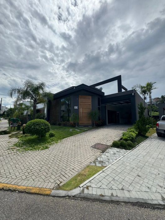 Casa com 3 dormitórios sendo uma suíte - Condomínio Parque da Pedra - Pedra Branca - Palhoça - SC