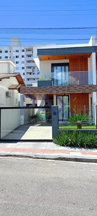 Sobrado de 3 dormitórios à venda no Pagani
