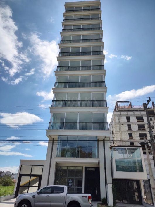Apartamento com quatro suítes no Edifício Maison Blanc