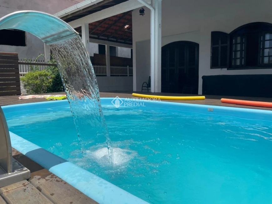 Casa dos Sonhos à Venda na Praia do Sonho - Um refúgio exclusivo para você!