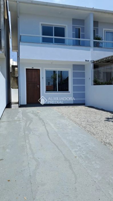 Sobrado à venda no bairro Bela Vista com 65m² e 2 dormitórios/quartos disponíveis