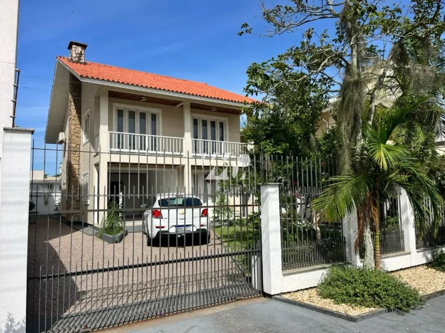 Casa 03 quartos com suíte no bairro Pagani