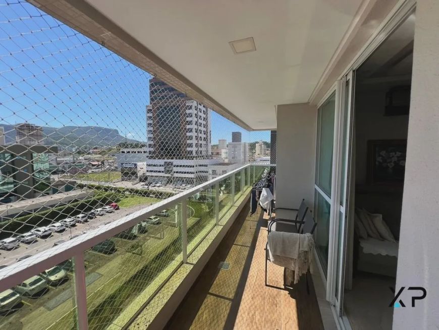 Apartamento La Place com 3 quartos sendo 1 suíte, 2 banheiros e 2 vagas de garagem