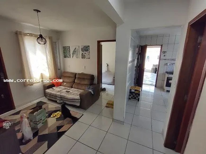 Casa para Venda em Palhoça, Caminho Novo, 3 dormitórios, 1 banheiro, 5 vagas