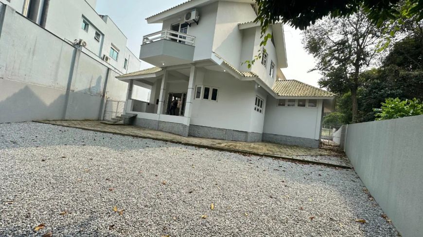 Casa a venda na Pedra Branca de 04 dormitorios e com 250 m² em Palhoça - SC