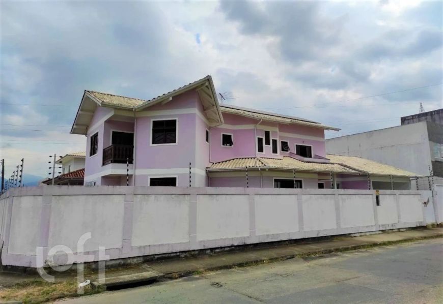 Casa à venda em Pagani com 321 m², 5 quartos, 2 suítes, 4 vagas
