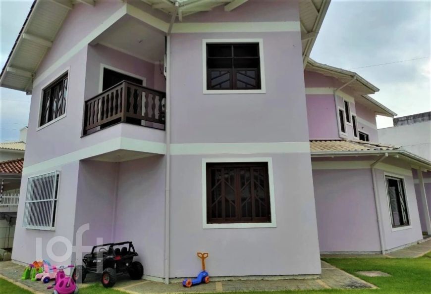 Casa à venda em Pagani com 321 m², 5 quartos, 2 suítes, 4 vagas