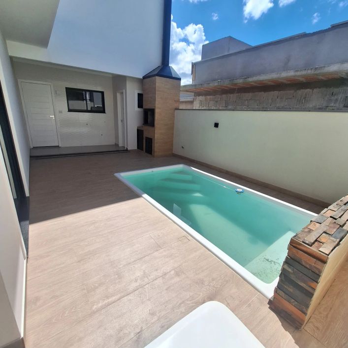 J- Casa de alto padrão com 3 quartos sendo 1 suíte e piscina localizada no Bela Vista - Palhoça - SC