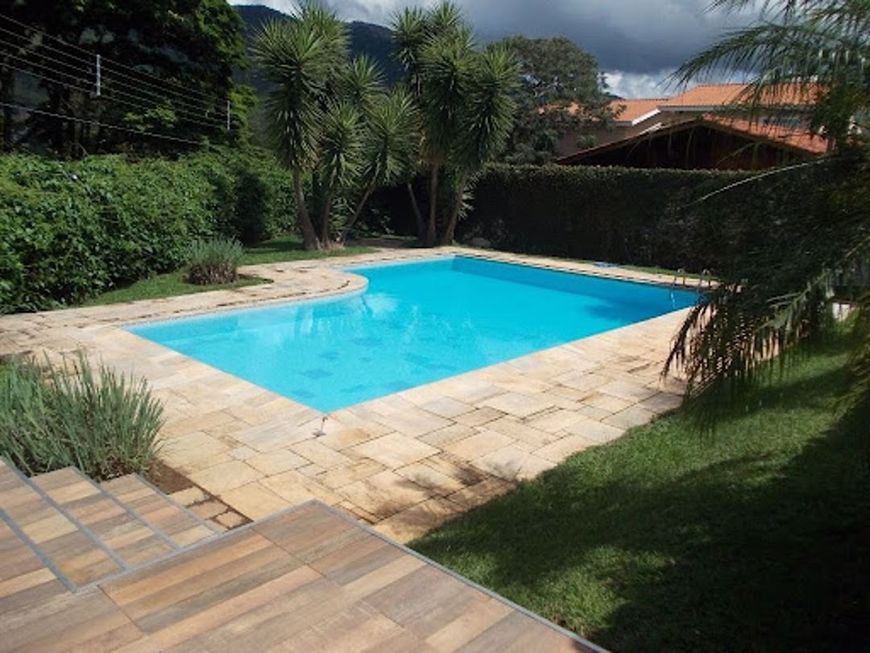 Casa com 4 dormitórios à venda, 385 m² por R$ 2.000.000,00 - Vila Petrópolis - Atibaia/SP