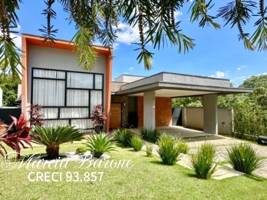 Espaçosa casa térrea á venda no Condomínio Terras de Atibaia com 500 metros de terreno