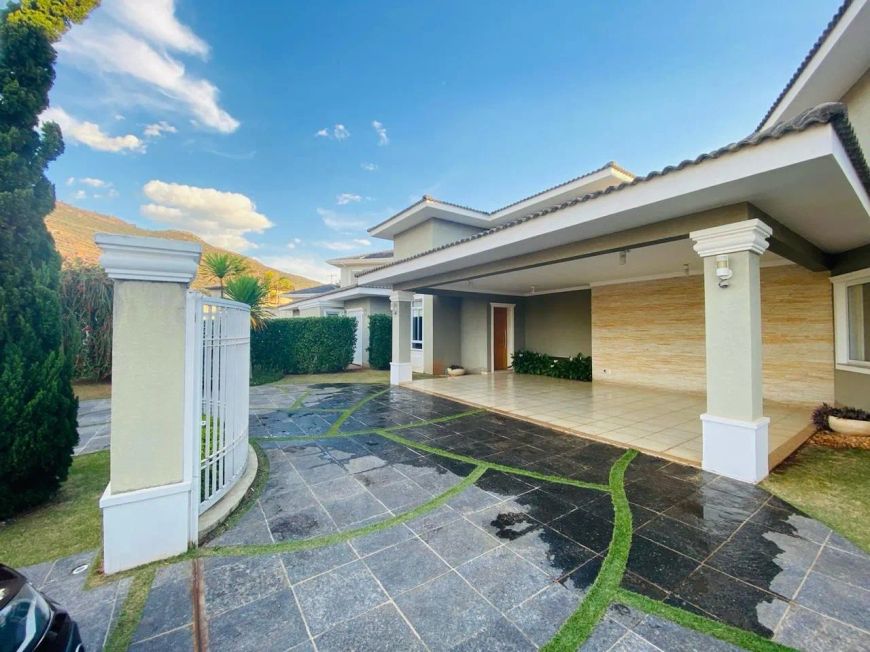 Casa a venda no Condomínio Flamboyant em Atibaia -SP