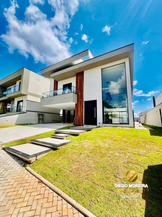 Casa Moderna à venda em condomínio de Atibaia
