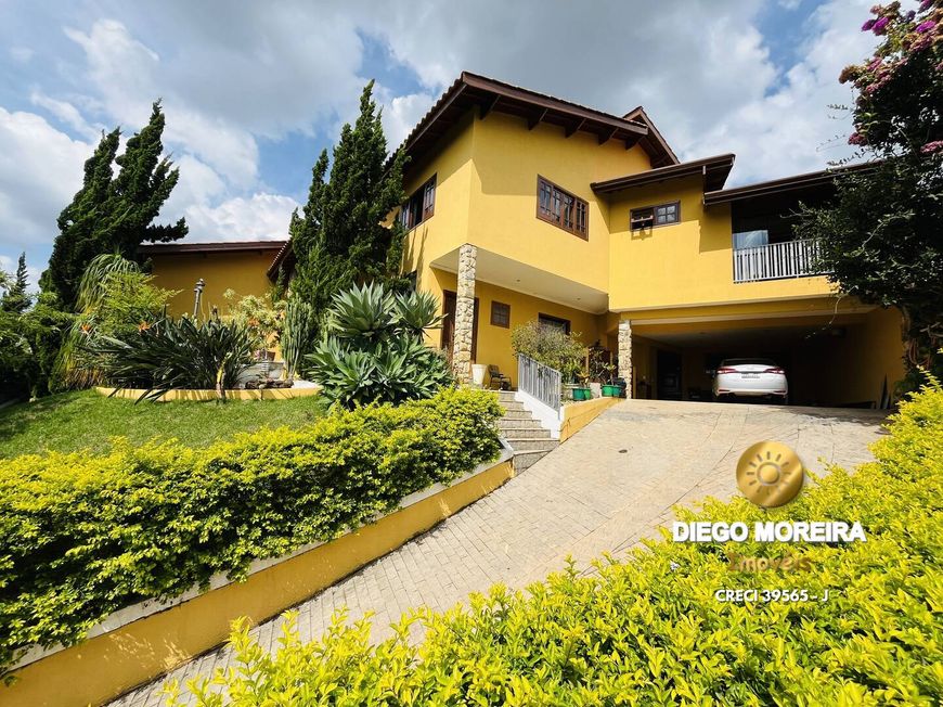 Linda Casa à venda em condomínio de alto padrão na cidade de Atibaia