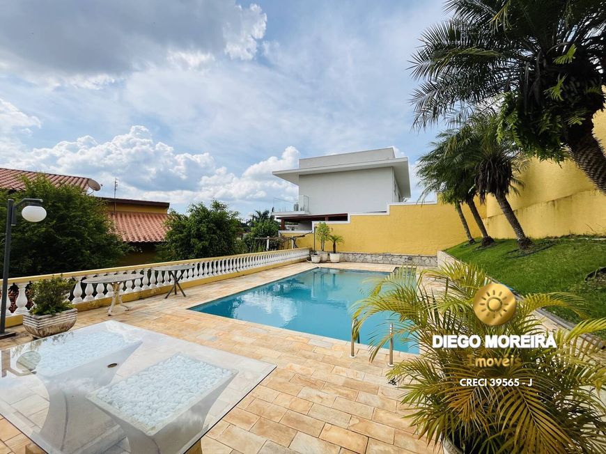 Linda Casa à venda em condomínio de alto padrão na cidade de Atibaia