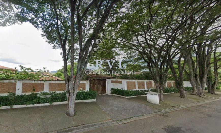 Excelente chácara à venda na melhor localização de Atibaia-SP.
