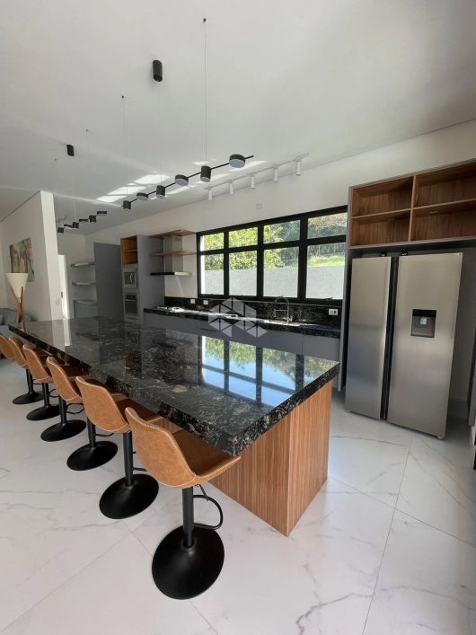 Casa Terrea com piscina a venda dentro de condominio em Atibaia