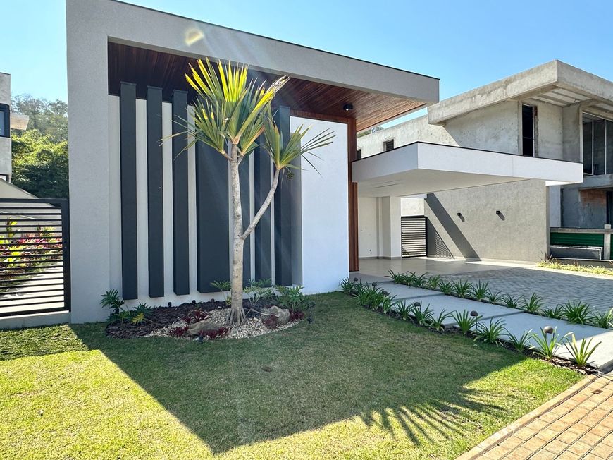 Casa de Alto Padrão no Condomínio Granville em Atibaia