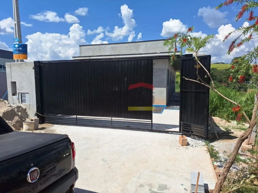 Casa térrea à venda com 3 dormitórios e 2 vagas no Bella Atibaia