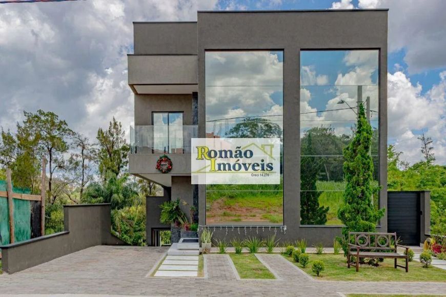 Casa de Alto Padrão em Condomínio em Atibaia– O Paraíso dos Amantes de Carros!