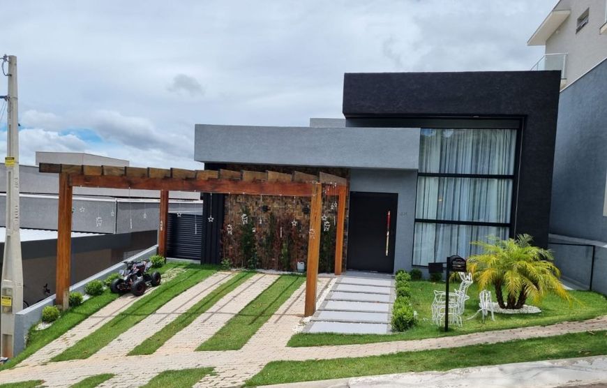 Linda Casa Pronta para morar à venda no Condomínio Terras de Atibaia I