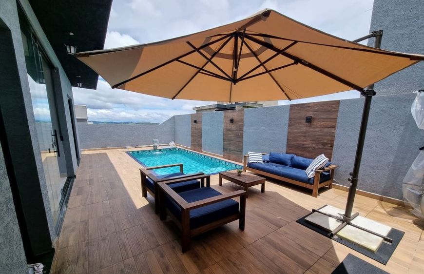 Linda Casa Pronta para morar à venda no Condomínio Terras de Atibaia I