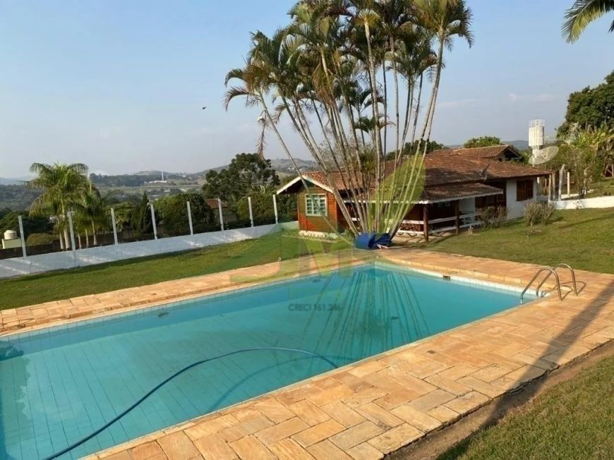 Chácara no condomínio Horto Ivan em Atibaia - SP