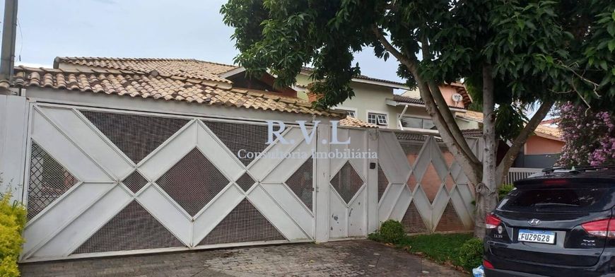 Ótimo sobrado à venda na Vila Petrópolis em Atibaia-SP.