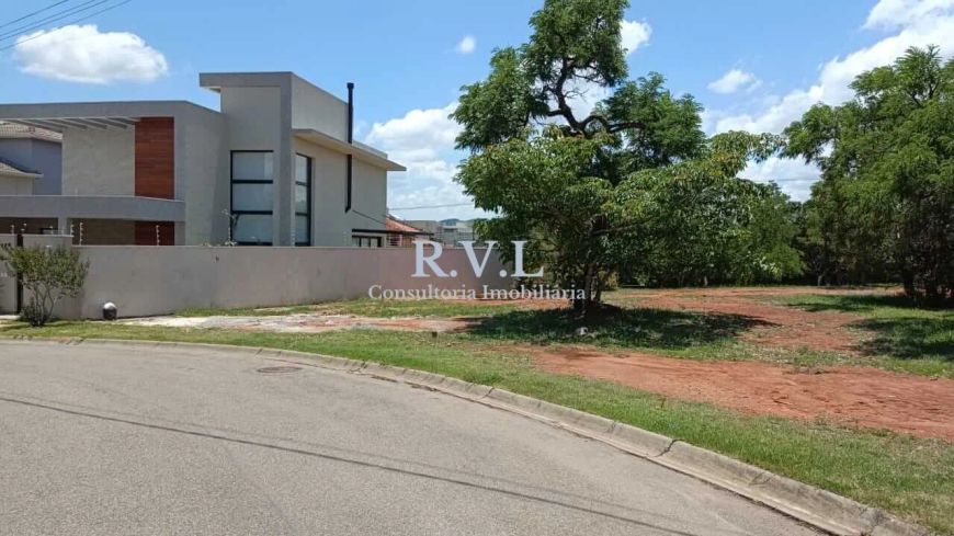 Lote plano de alto padrão com 575 m² na Quadra dos Príncipes em Atibaia-SP.