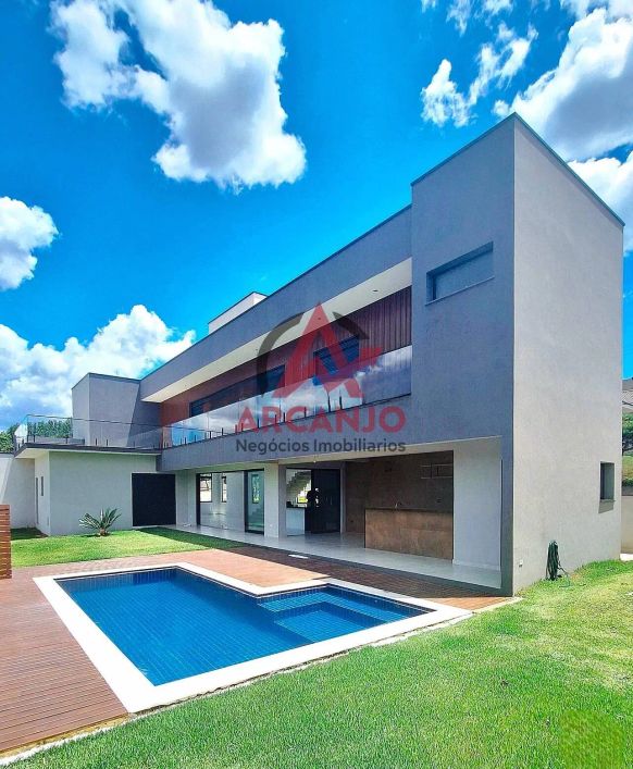 Casa a Venda em Atibaia-SP com 4 Suítes