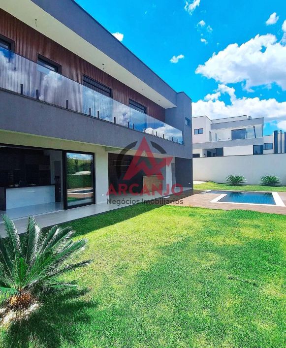 Casa a Venda em Atibaia-SP com 4 Suítes