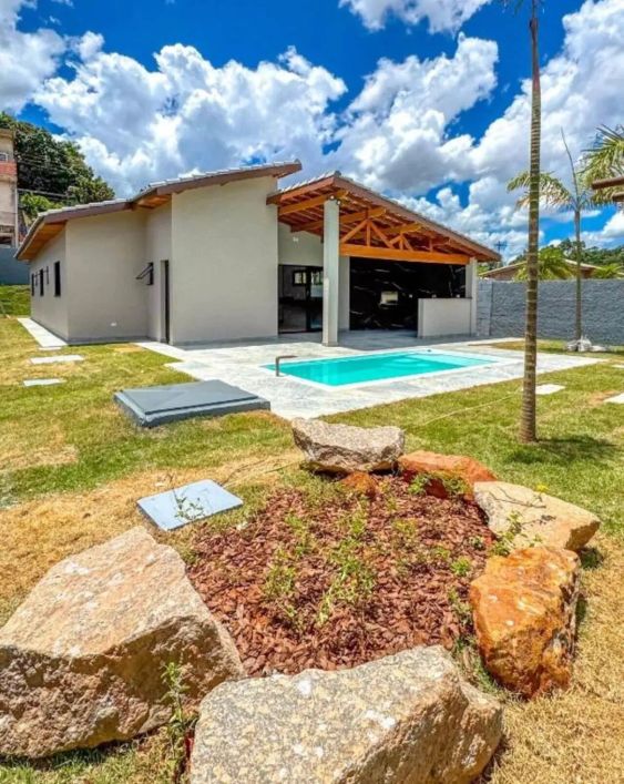 Casa tipo chácara à venda em Atibaia